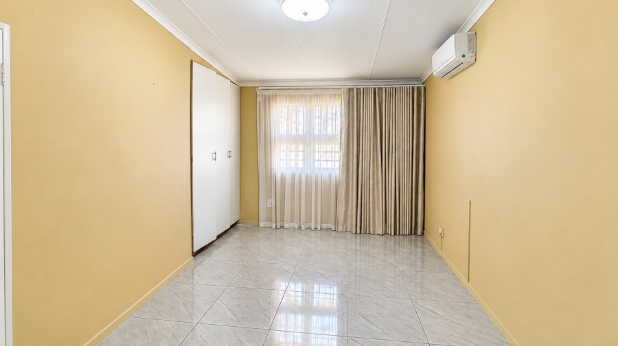 5 Bedroom Property for Sale in Wilkoppies North West